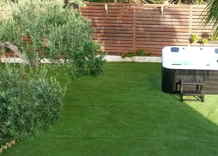 Delux With Private Pool 度假居 *